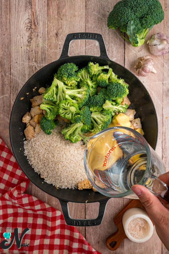 Add-liquid-to-the-pan