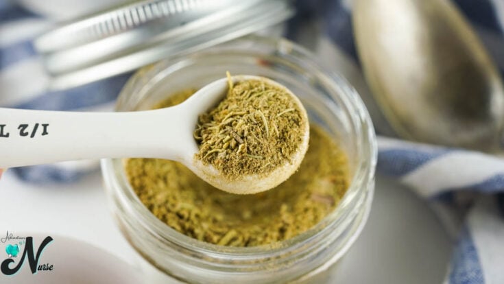 Poultry-Seasoning-on-a-measuring-spoon.