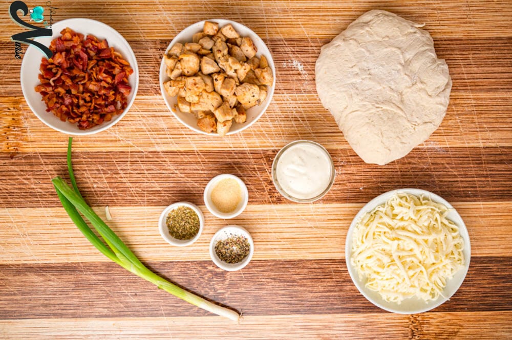 Ingredients-for-chicken-bacon-ranch-pizza.