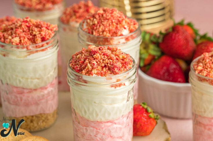 Strawberry-Crunch-Cheesecake