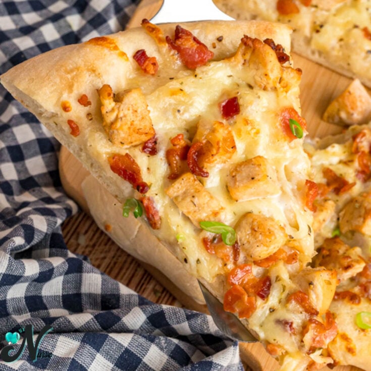 serving-chicken-bacon-ranch-pizza