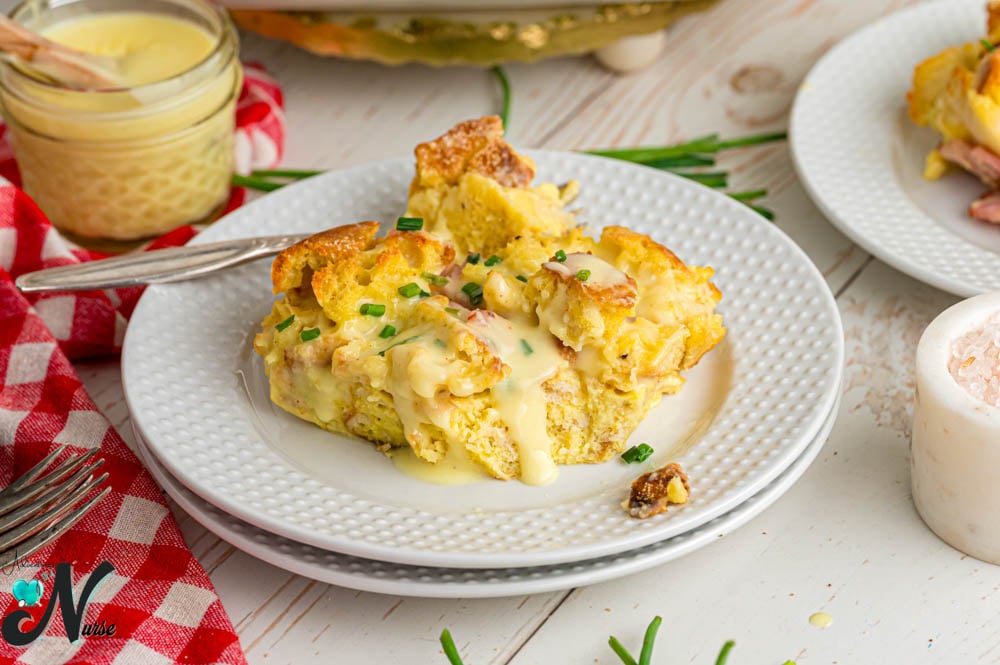 Eggs-Benedict-on-a-plate.