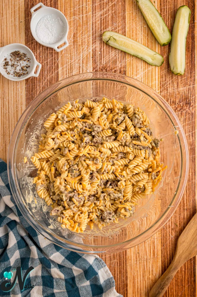 Mix-the-meat-pasta-and-sauce-in-a-large-bowl.