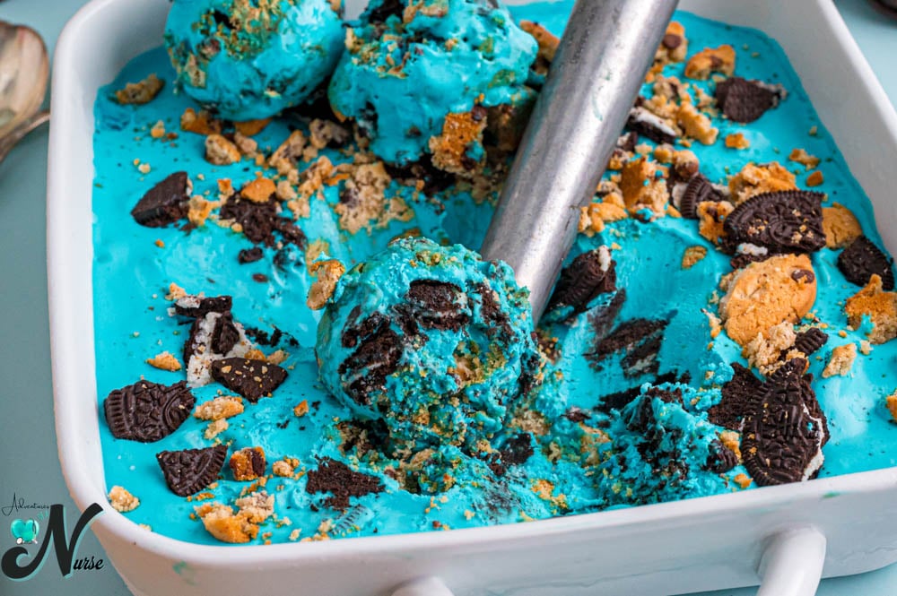 blue-cookie-icecream-in-pan