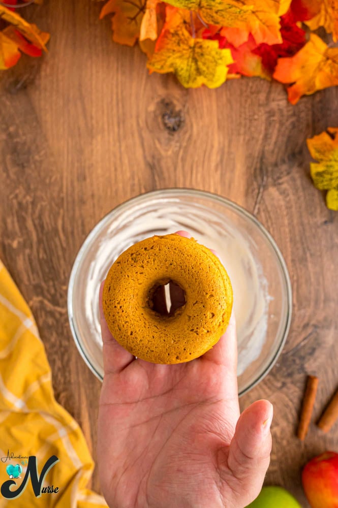 dip-donuts-into-glaze