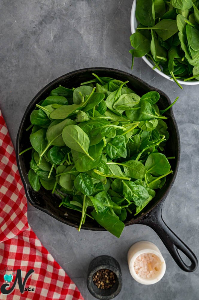 Add-spinach-to-pan