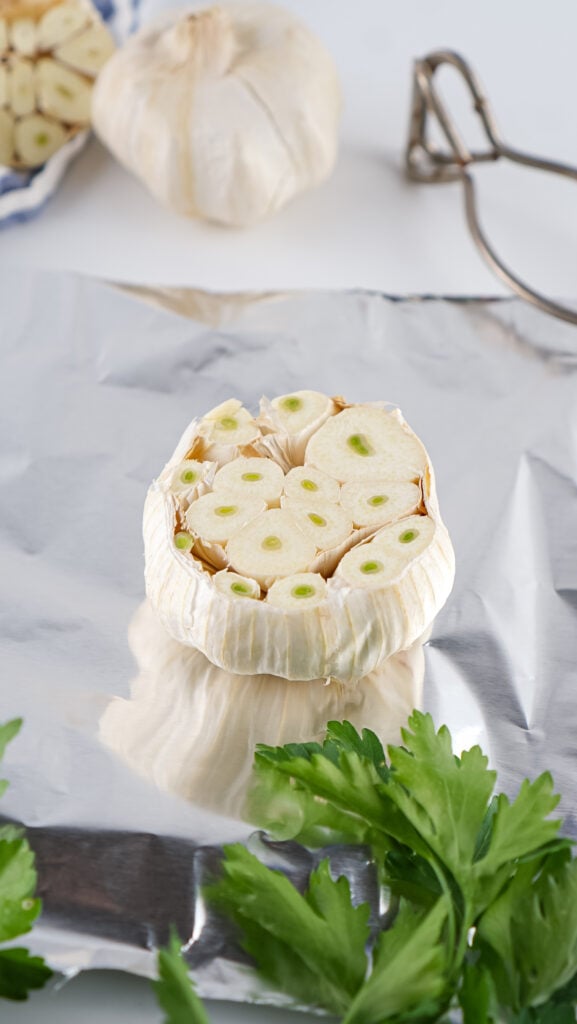 cut top off garlic