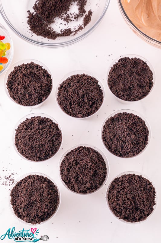 top with more crushed oreo